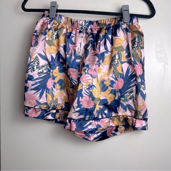 Pretty Little Things Pink Satin Butterfly Floral Shorts Button Top PJ Set NWT 6 - Picture 10 of 16